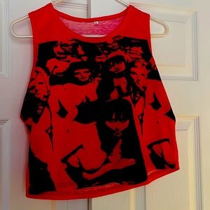 It’s a 2xl but it’s a tighter fitting but it’s comfortable and stylish